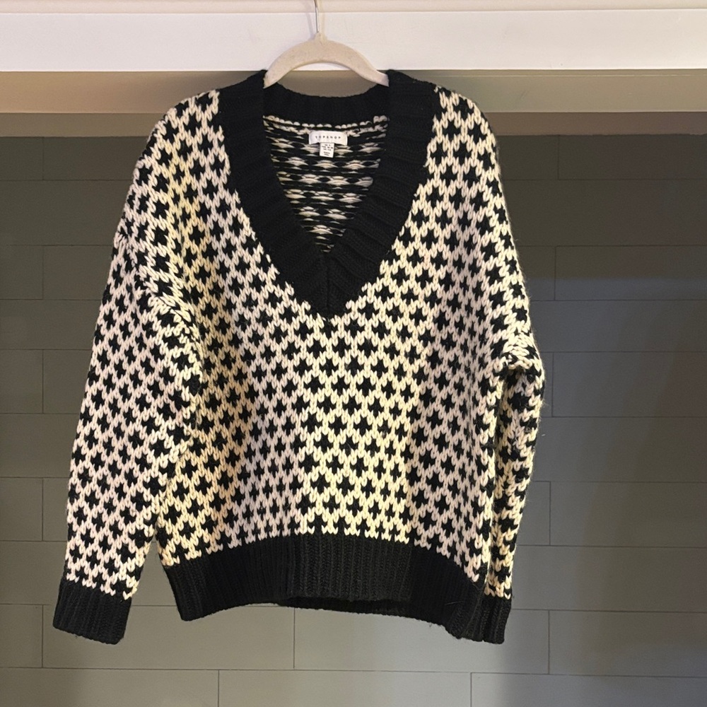 Topshop Black and Creamâ V-Neck Sweater